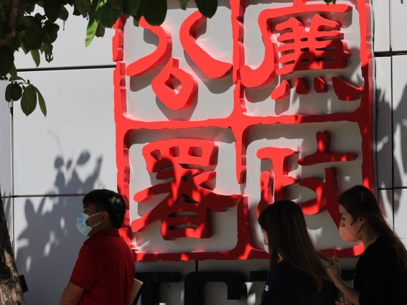 22 арестувани, докато ICAC на Хонконг нахлува във фирми, свързани със сенчести сделки за ремонт