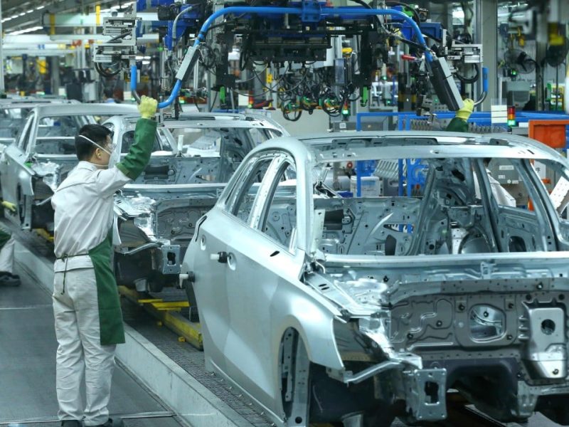 Ужилени от политиката на Тръмп, германските мултинационални компании предпазливо се насочват към Китай