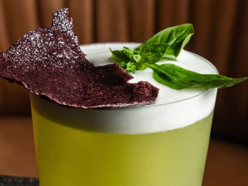 Азиатското поколение Z става трезво, докато производителите на алкохол и баровете обновяват бизнес модела