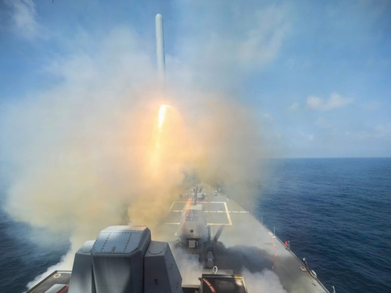 Бургери, после война: блъфовете на Тръмп преди Иран да удари