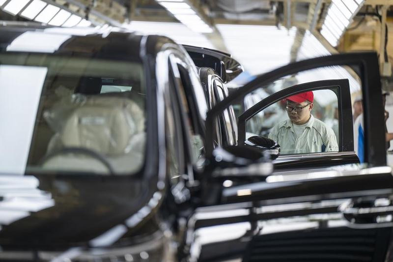 Фабричната дейност в Китай се свива през февруари