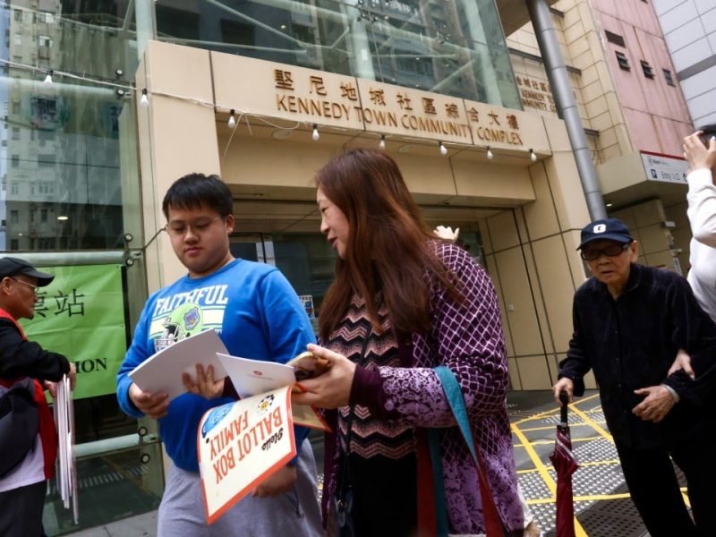 Хонконг в нов стремеж да накара младите хора да се регистрират като избиратели