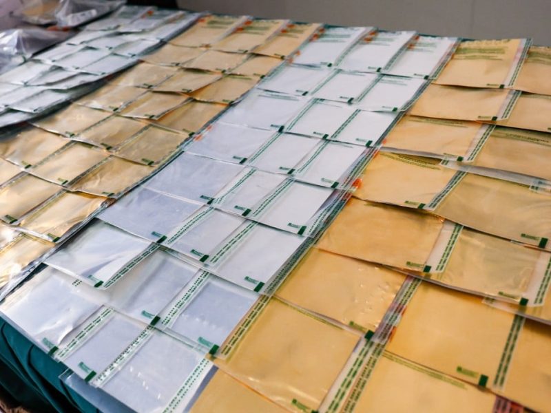 Митниците конфискуваха рекордните 230 милиона хонконгски долара в злато и сребро, скрити във въздушен товар