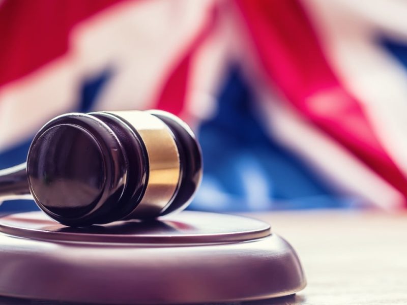 Британска майка в затвора, защото е държала жена като „домашна робиня“ в продължение на 25 години