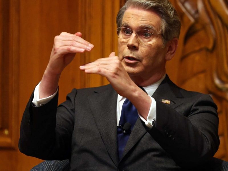 САЩ може да „ескалират, за да деескалират“ атаките срещу Иран, казва Скот Бесент