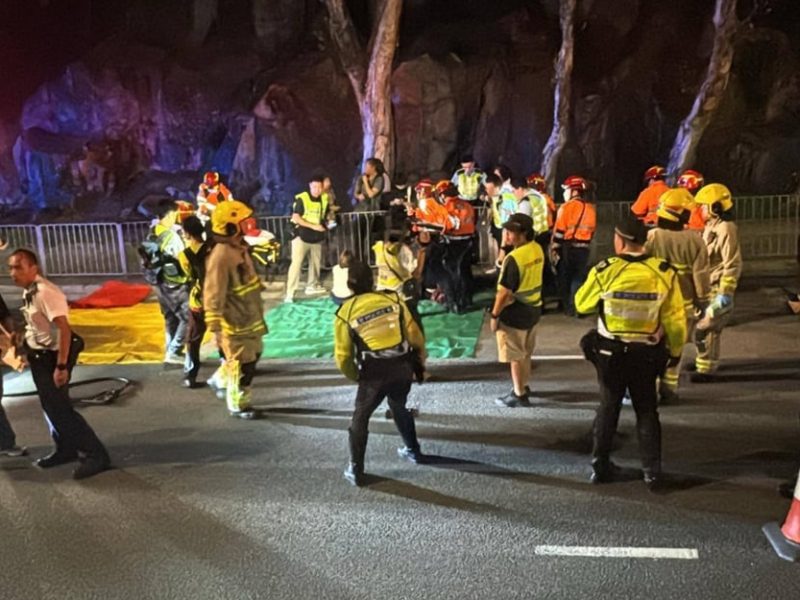 14 ранени, след като микробус се блъсна в задната част на товарен автомобил в Хонконг