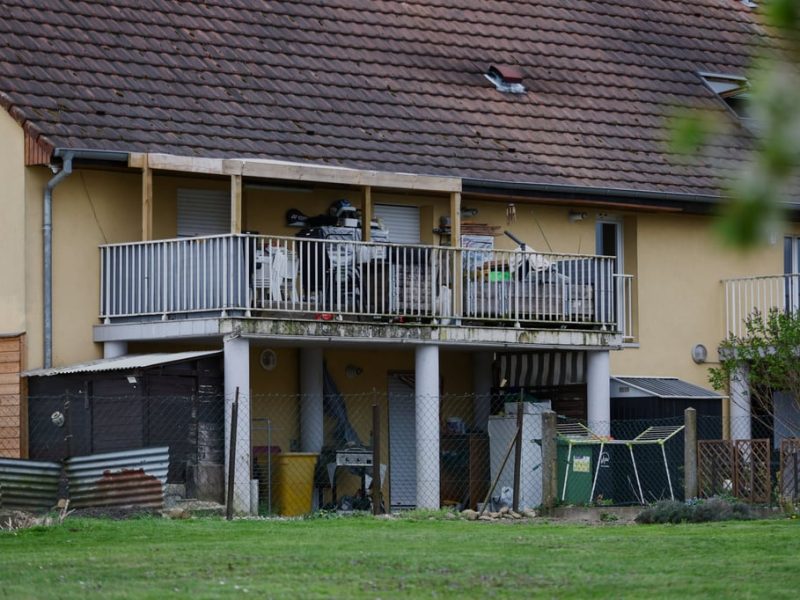 Френската полиция откри голо момче, на 9 години, заключено в микробуса на баща си от 2024 г