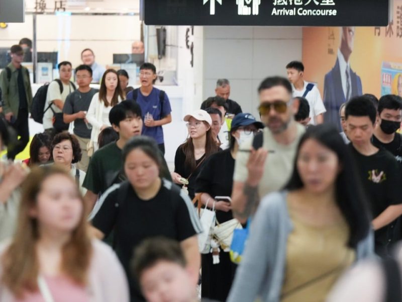 Спад в сектора на храните и напитките през Великденската ваканция, тъй като 28% от жителите на Хонконг напускат града