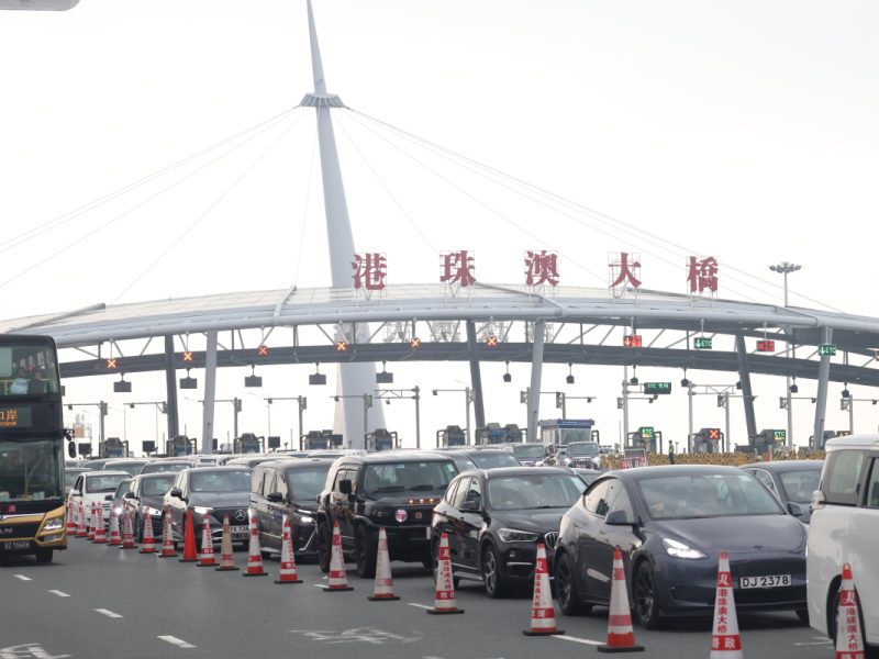 Трафикът на превозни средства в пристанището на Джухай достигна най-високото си ниво по време на празника Цинминг