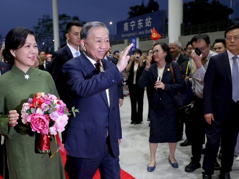 Виетнамският президент пристига в Гуанси с високоскоростен влак