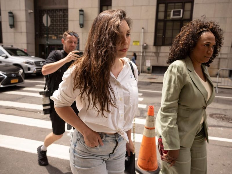 Уайнстийн е плячка на амбициозна американска актриса, каза съдът при повторното дело за изнасилване