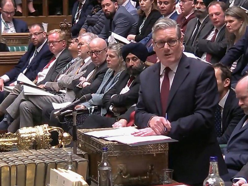 Съюзниците подкрепят Стармър, тъй като връзките на Манделсън с Епщайн оставят лидера на Обединеното кралство да се бори за поста си