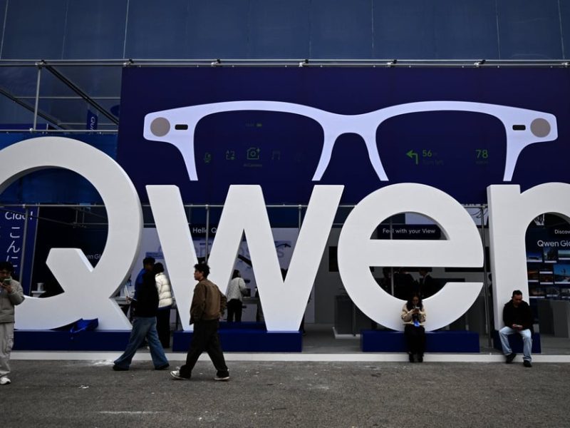 Китайската Huawei дебютира с AI очила, за да предизвика Meta, Alibaba и Rokid в претъпкана арена