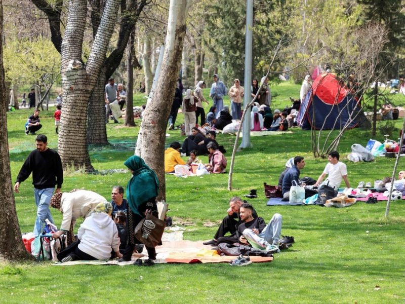 Иранска война: музика и барбекюта в Техеран въпреки заплахите на Тръмп за „каменната ера“.