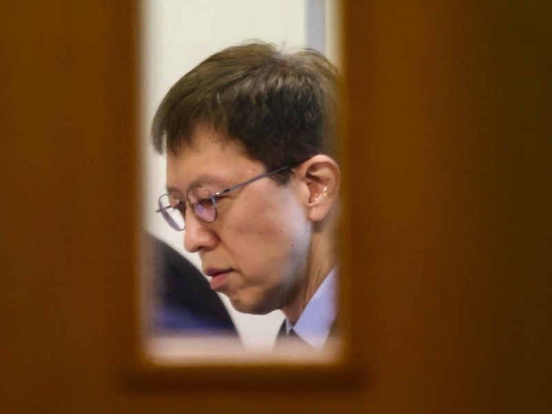 Дълго отлаганото изслушване на лекаря за предполагаем гаф казва, че смятал, че бебето се задавя